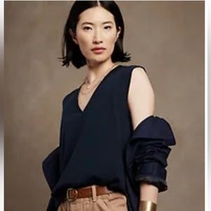 Banana Republic Factory soft cotton V-neck T-shirt, Navy, size M, NWT